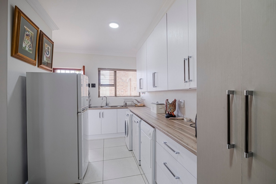3 Bedroom Property for Sale in Wavecrest Eastern Cape